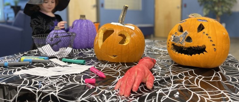 pumpkins carved for halloween