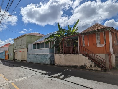 houses in tropical host country 