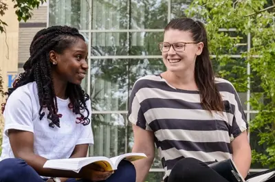 2 students talking to each other